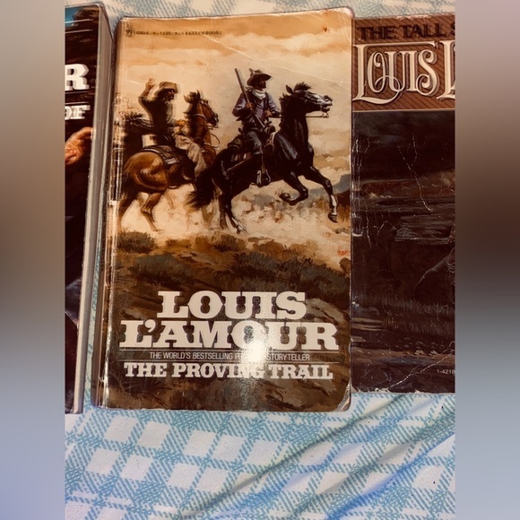 Used paper back book  Louis L’Amour novels 3 books​ paper back western books - Picture 3 of 3